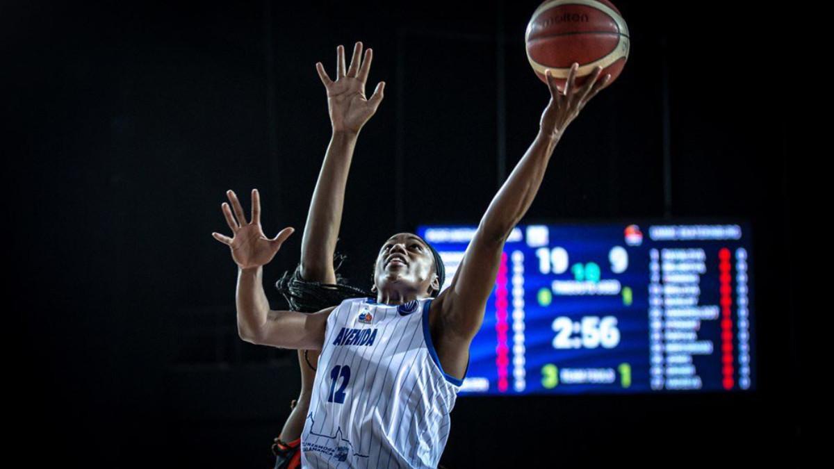 Hayes en una acción del partido