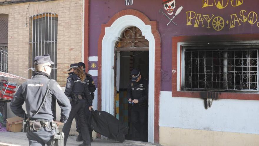 Dos policías heridos y un detenido en el desalojo de una casa en el Cabanyal