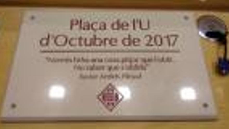 Girona presenta la placa de la plaça de l&#039;U d&#039;octubre de 2017