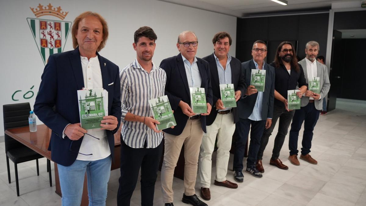 Momento de la presentación del libro &#039;Y tu Córdoba, ¿qué?&#039;, este lunes, en El Arcángel.