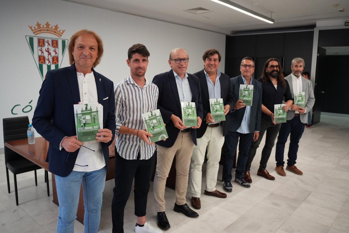 Momento de la presentación del libro 'Y tu Córdoba, ¿qué?', este lunes, en El Arcángel.