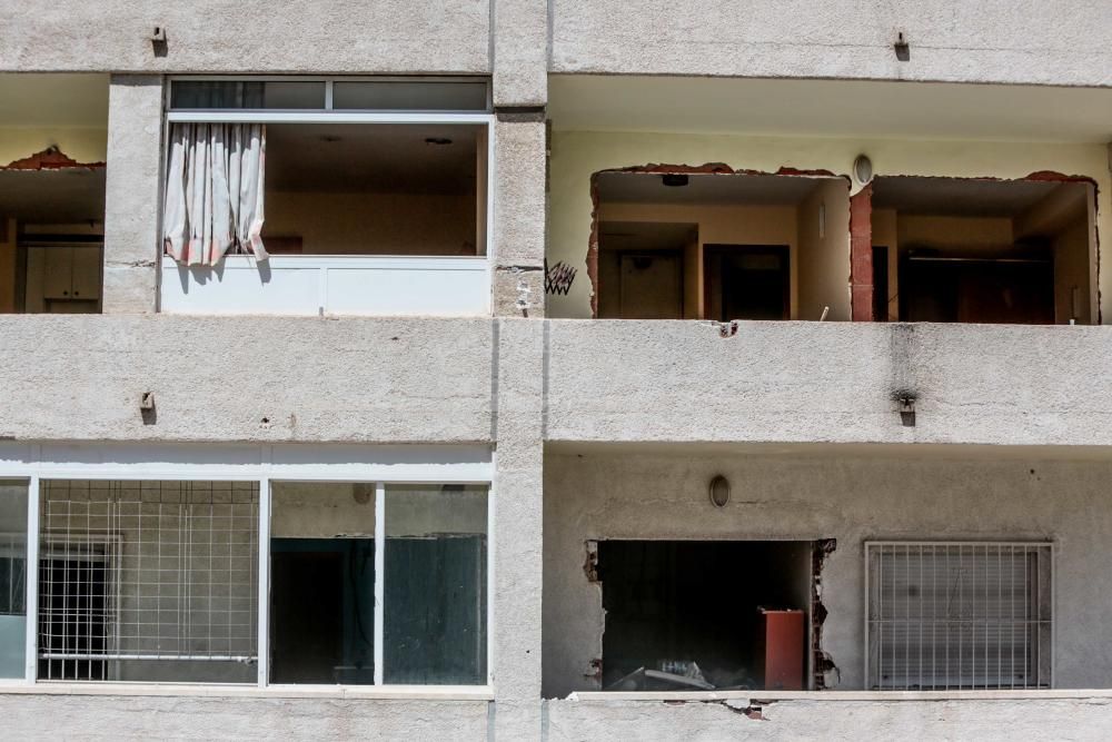 El inmueble sirve de refugio para okupas, a espaldas de la avenida Europa