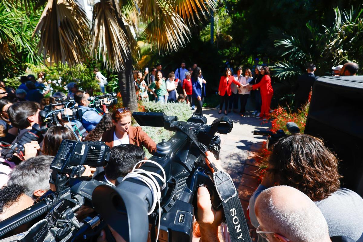 Todas las fotos del acto con Mónica Oltra en el Jardín Botánico de València