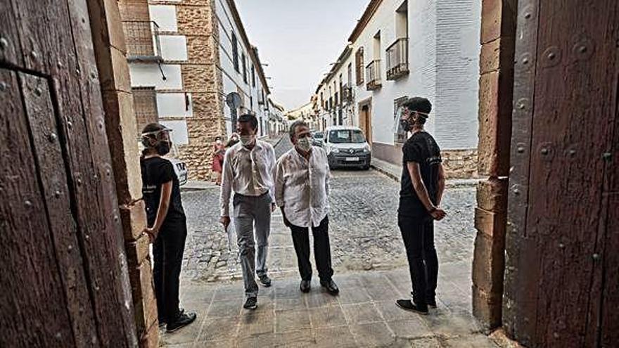 El mundo del teatro honra en Almagro al murciano Paco Leal