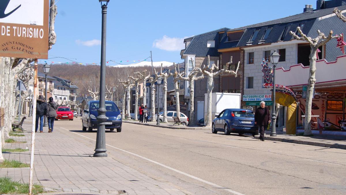 Plaza del Mercado, en El Puente, donde se encuentra el comercio denunciado