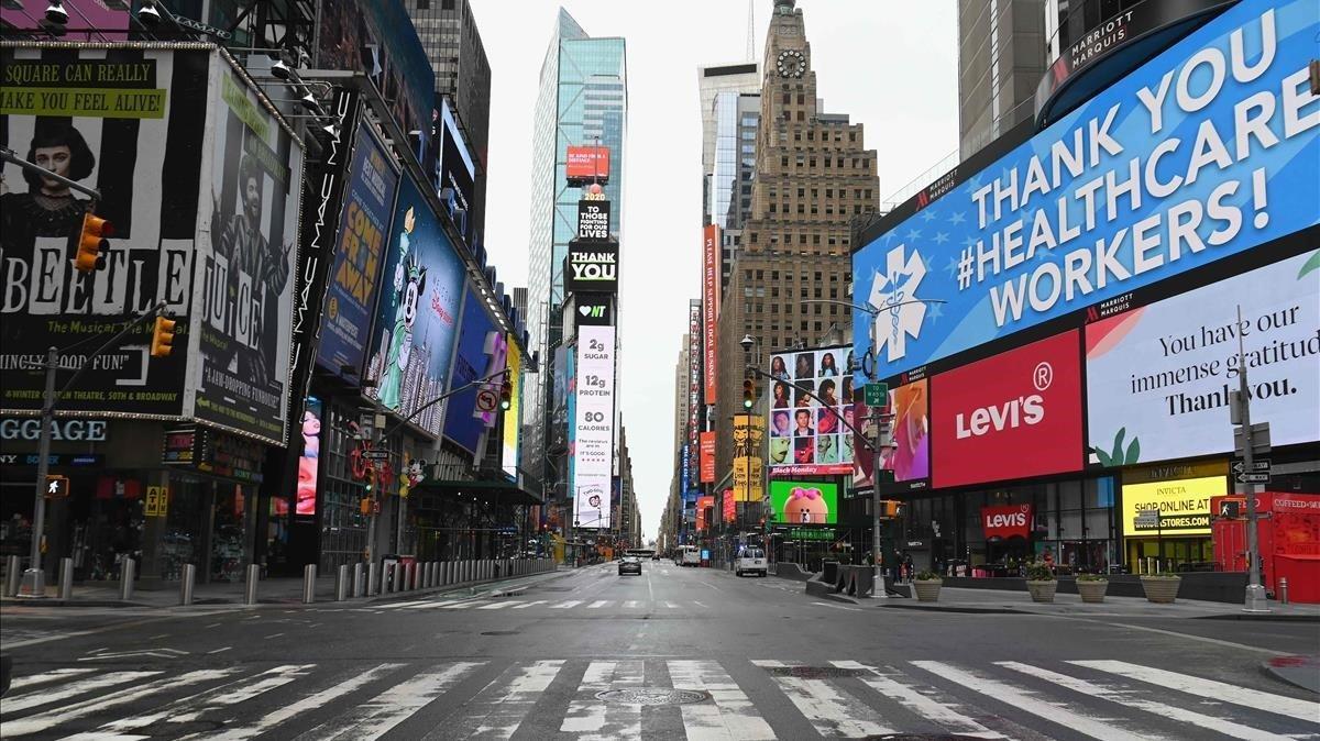 zentauroepp53019279 view of an almost empty time square on april 03  2020 in new200403213421