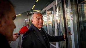 Yuste entrando en la Ciutat de la Justícia