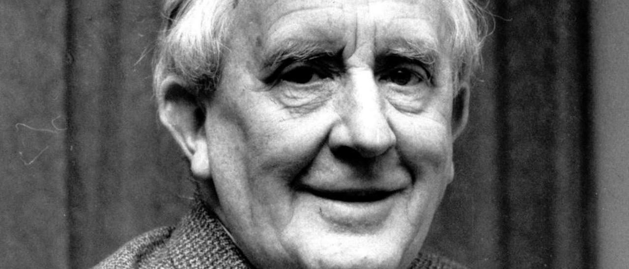 J.R.R. Tolkien, uno de los autores más leídos en el mundo.