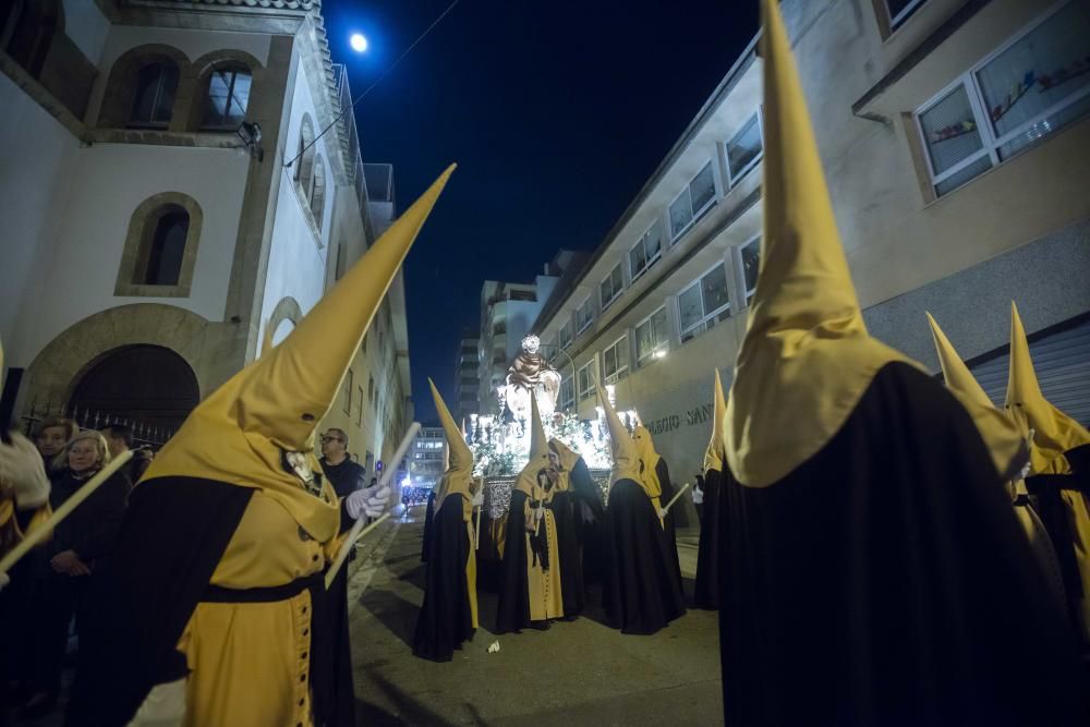 El Sant Crist de Santa Creu desfila por el barrio marinero de Palma