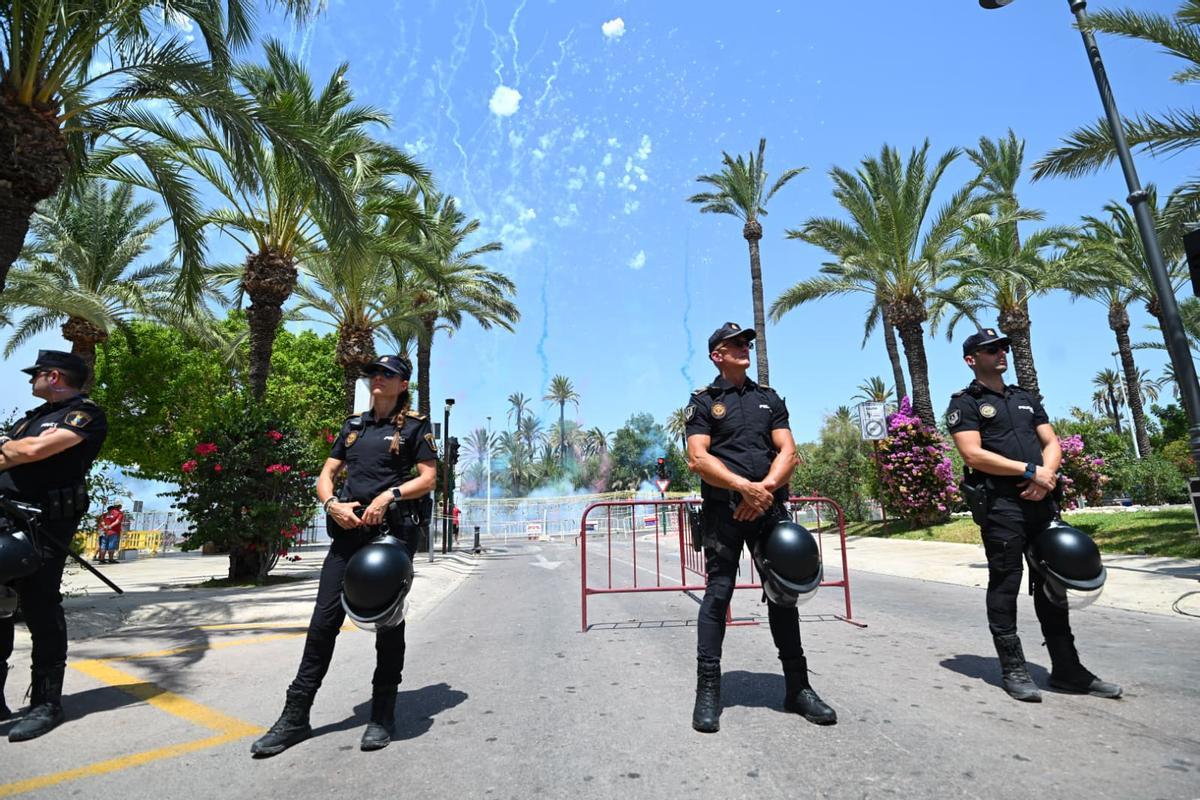 La mascletà de la pirotecnia Tamarit en las Fiestas de Elche, en imágenes