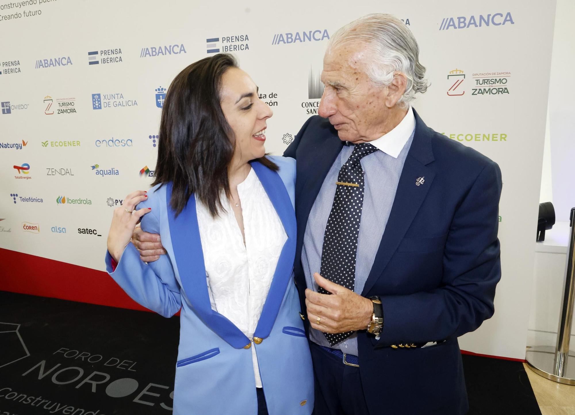 El poder político y empresarial se cita en Santiago