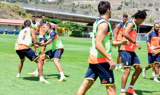 Entrenamiento de la UD Las Palmas en Barranco ...