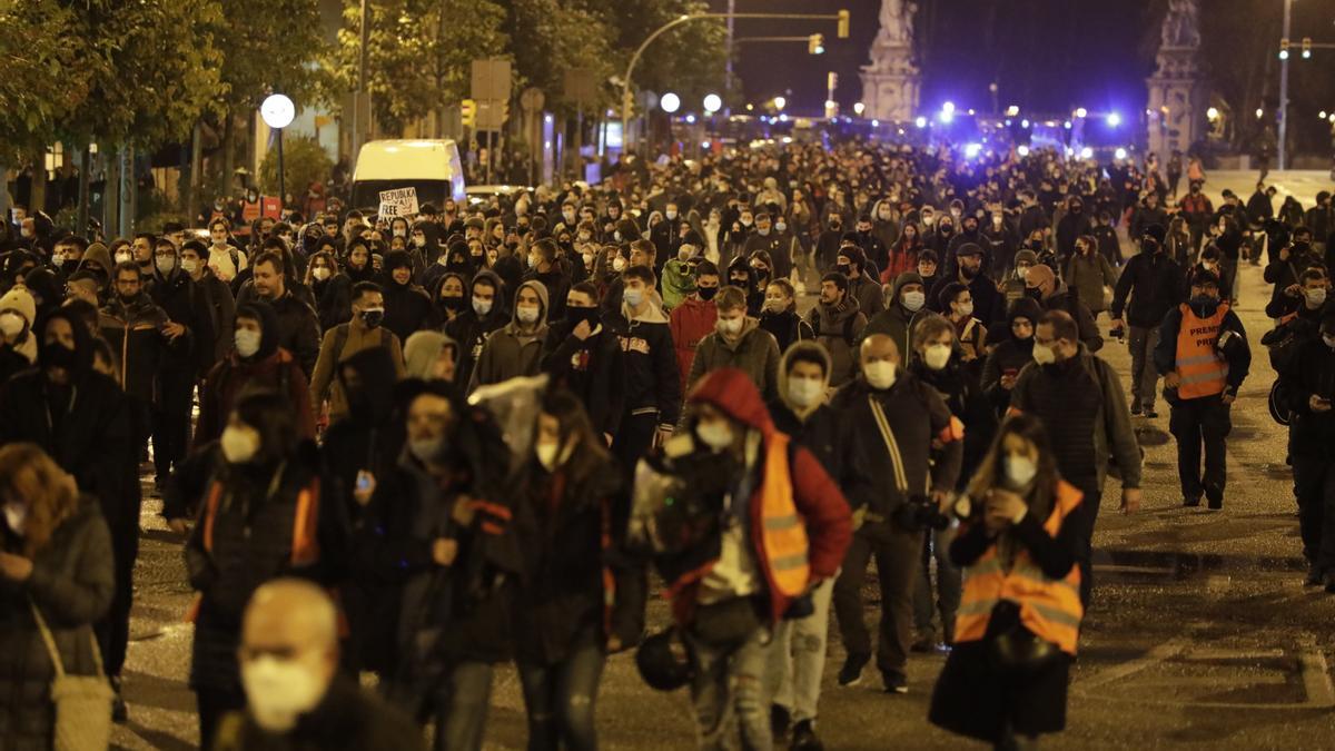 Manifestantes a la altura de Arc de Triomf en el séptimo día de protestas.