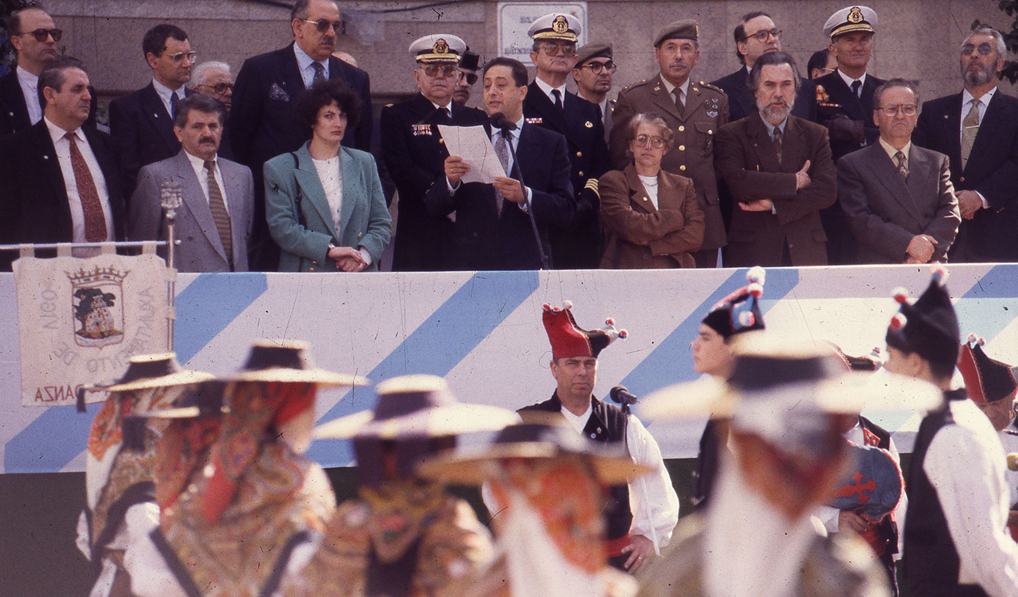 1994 El entonces alcalde de Vigo, Carlos Príncipe, leyendo el pregón durante las fiestas de la Reconquista Ricardo Grobas.jpg