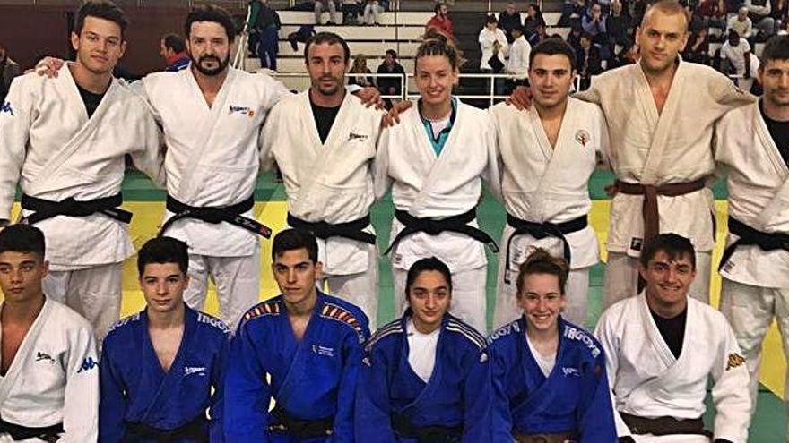 Grup de judokes d&#039;Esport7, del Judo Moià i del Judo Santpedor en la Copa Catalunya a les Llars Mundet