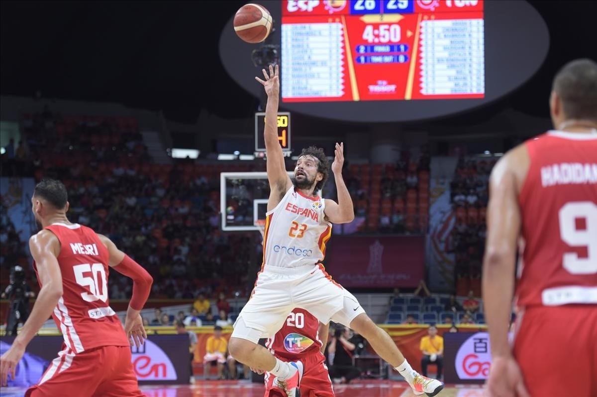 lmendiola49641389 spain s sergio llull shoots during the basketball world cup 190901184626