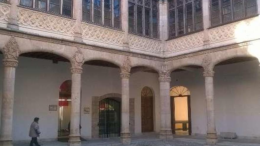 Patio del palacio Condes de Requena de Toro M. J. C.