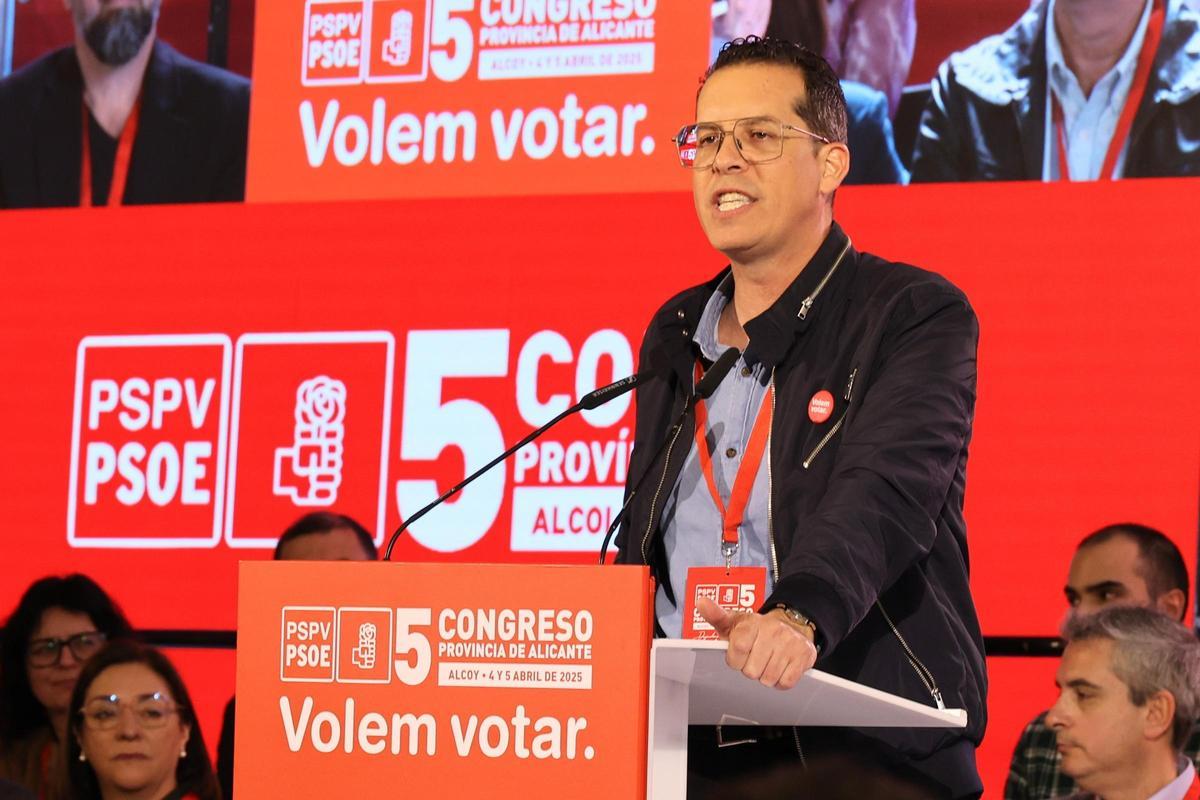 El secretario general del PSOE alicantino, Rubén Alfaro, durante el congreso provincial