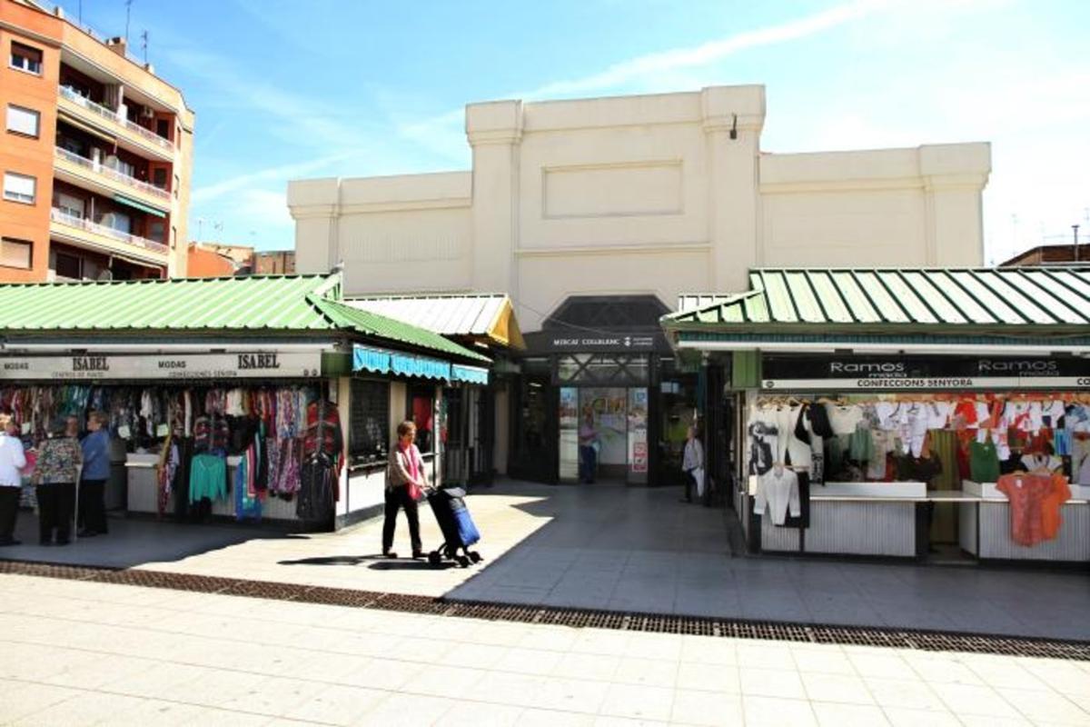 Entrada de un mercado de L’Hospitalet.