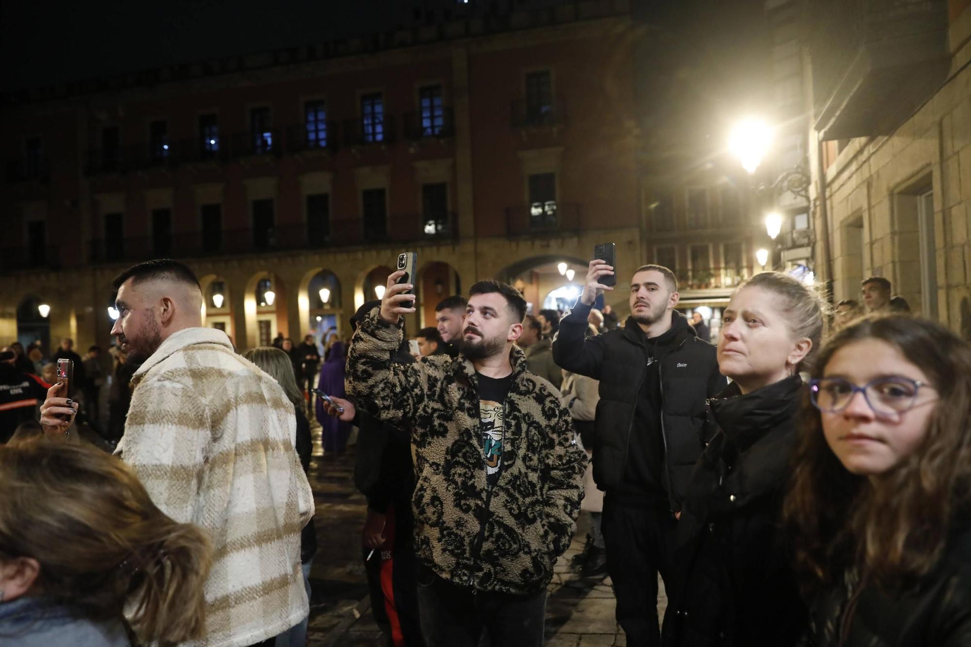 Así es la procesión del Martes Santo en Gijón (en imágenes)