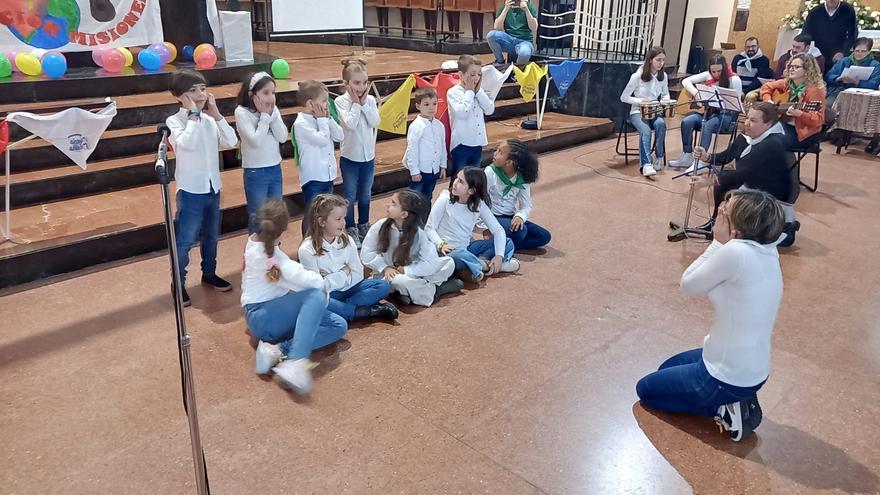 Voces solidarias en Mieres: el festival de la canción misionera reúne a doscientos escolares asturianos