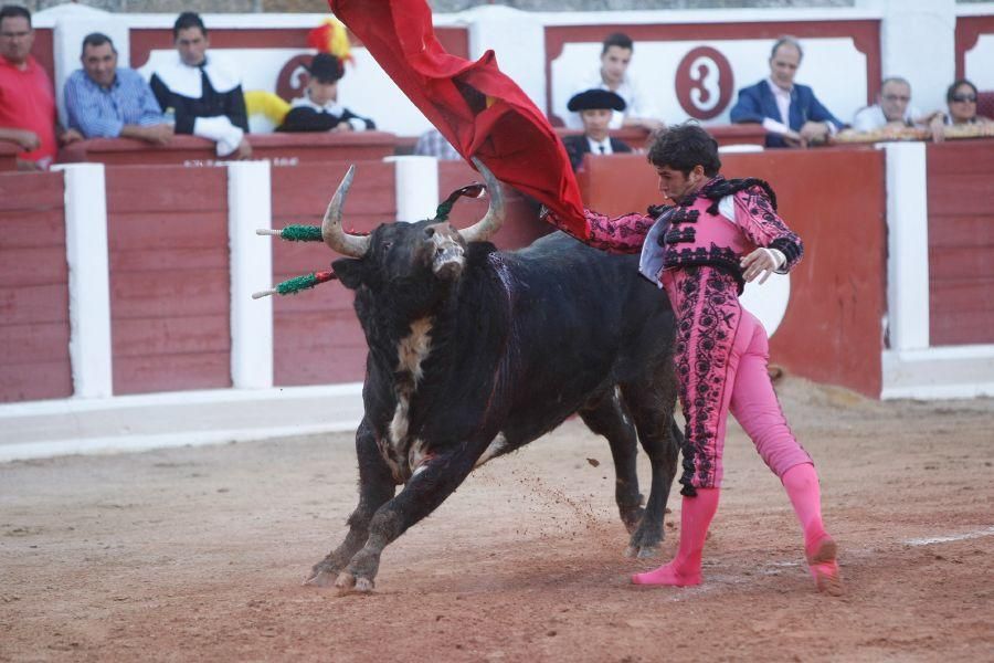 Toros en San Pedro: Cayetano, por la puerta grande