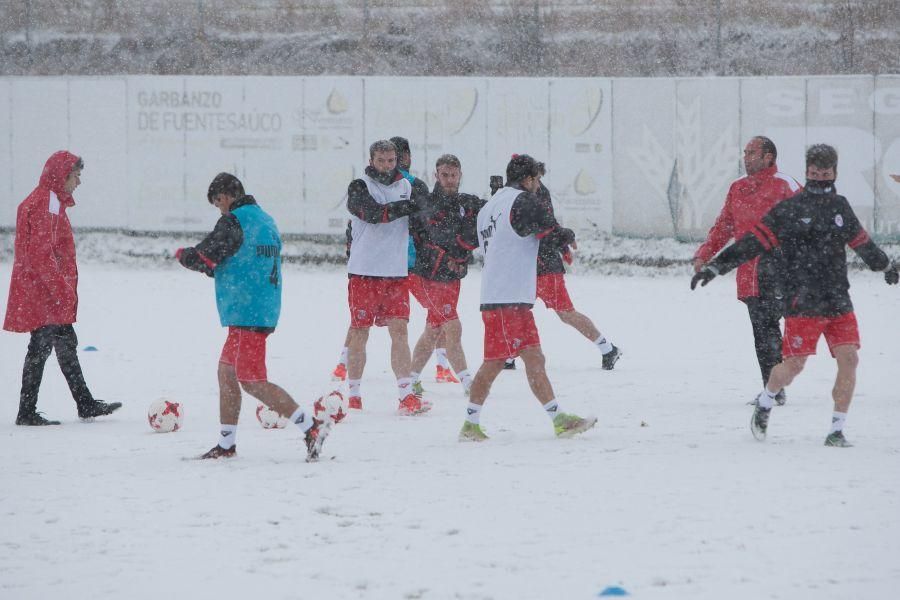 El "blanco" entrenamiento de Castilla y León