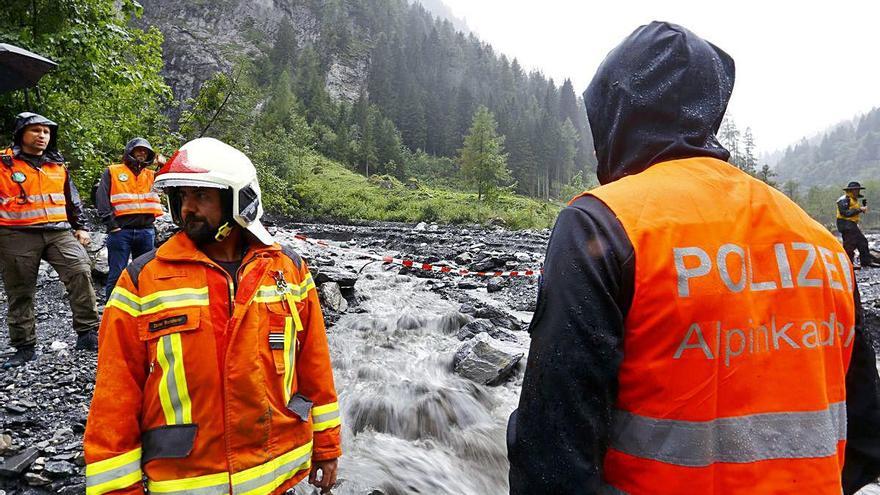 Els serveis de rescat busquen el turista desaparegut.