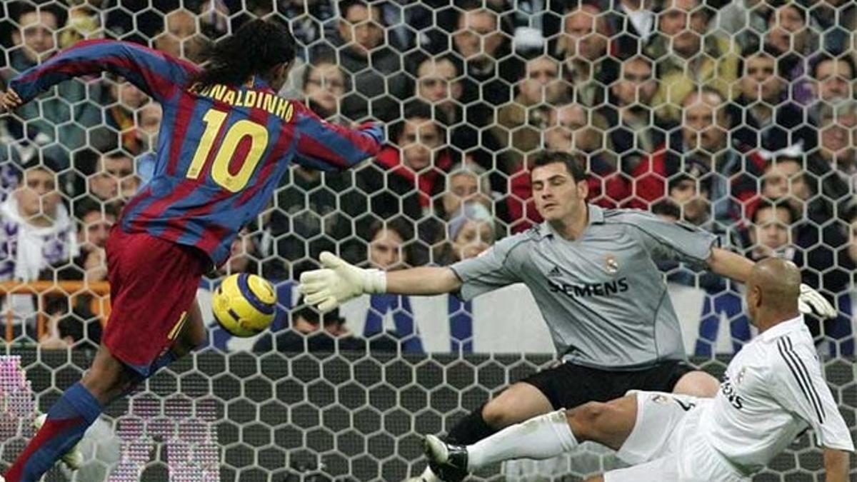 Ronaldinho sentenció al Real Madrid en el Bernabéu en 2005.