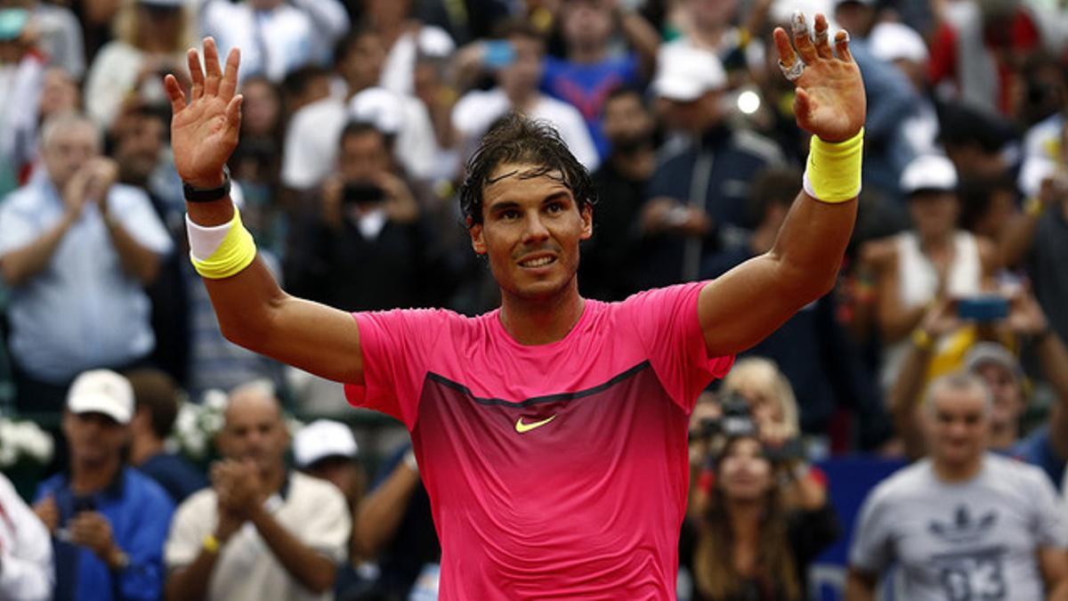 Rafael Nadal festeja su triunfo en la final del torneo de Buenos Aires ante Juan Mónaco