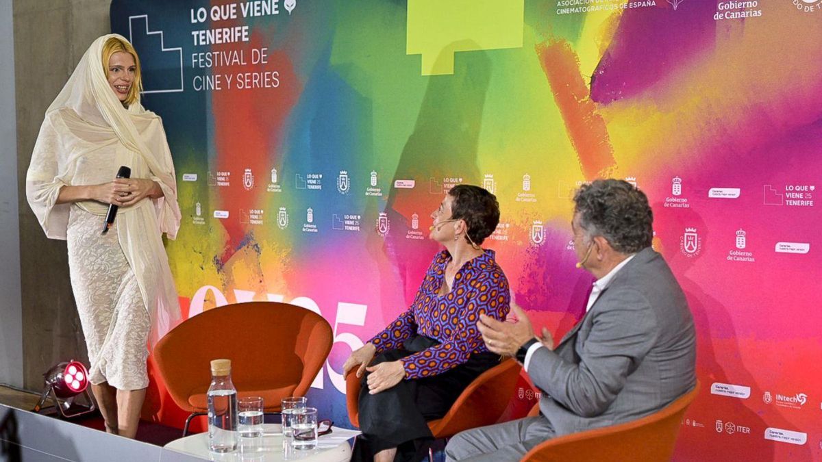 Samantha Hudson, María Guerra y Fernández Lores.