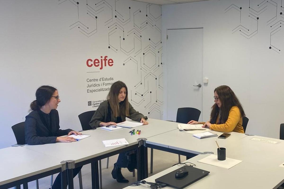 Las personas beneficiarias deberán preparar la oposición bajo la dirección de un centro especializado