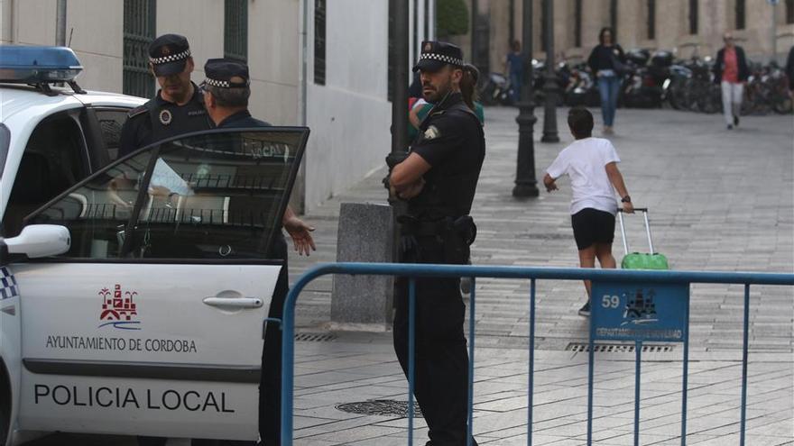 La Policía Local refuerza la vigilancia y control de tráfico en torno a los colegios