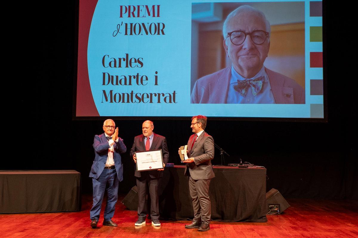 Entrega del guardó a Carles Duarte durant la Festa dels Premis Premsa Comarcal.