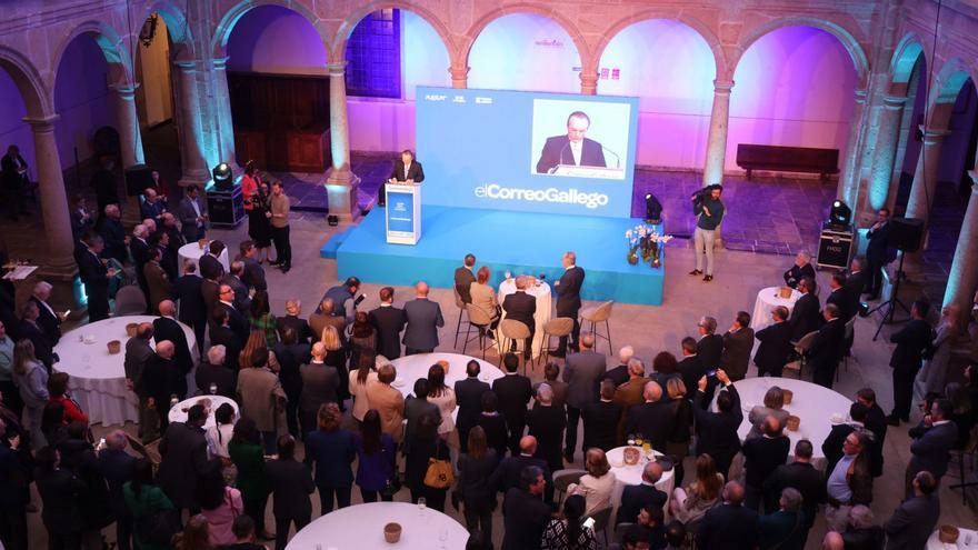 El presidente del Grupo Prensa Ibérica, Javier Moll, pronunciando un discurso durante el acto de presentación de la nueva era de EL CORREO GALLEGO, el pasado 3 de abril / ecg