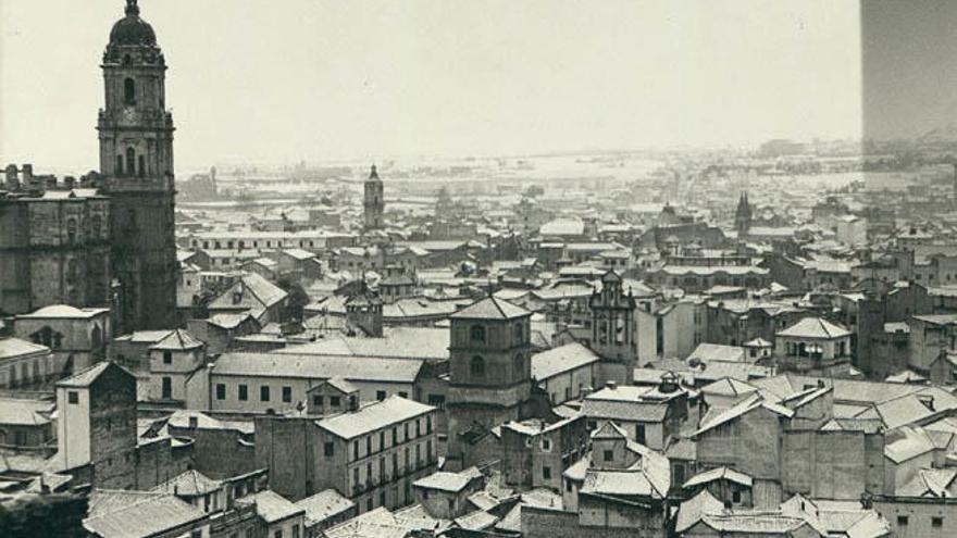 Panorama de la ciudad nevada desde la Catedral.