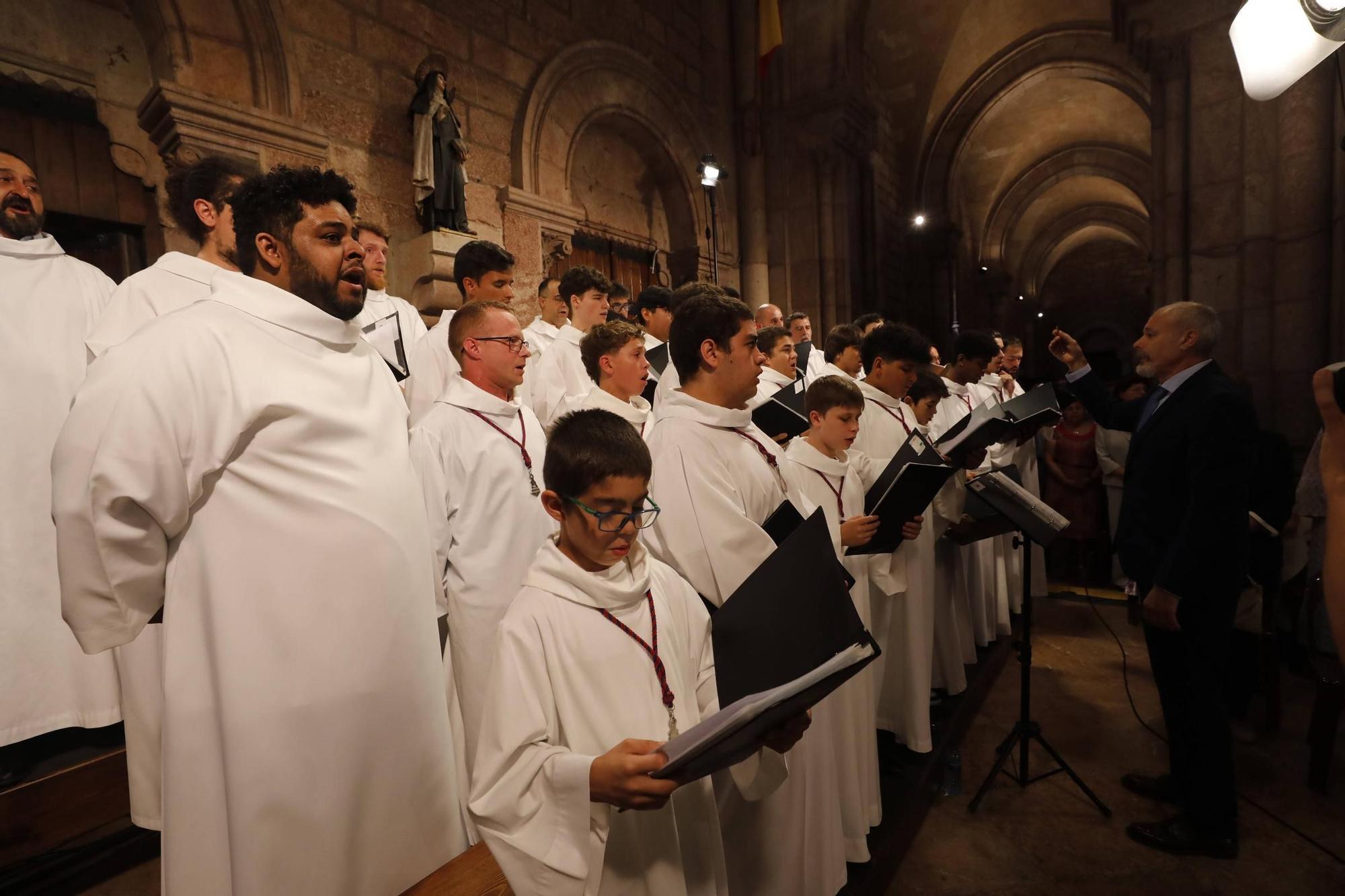 EN IMÁGENES: Celebración religiosa del Día de Asturias en Covadonga