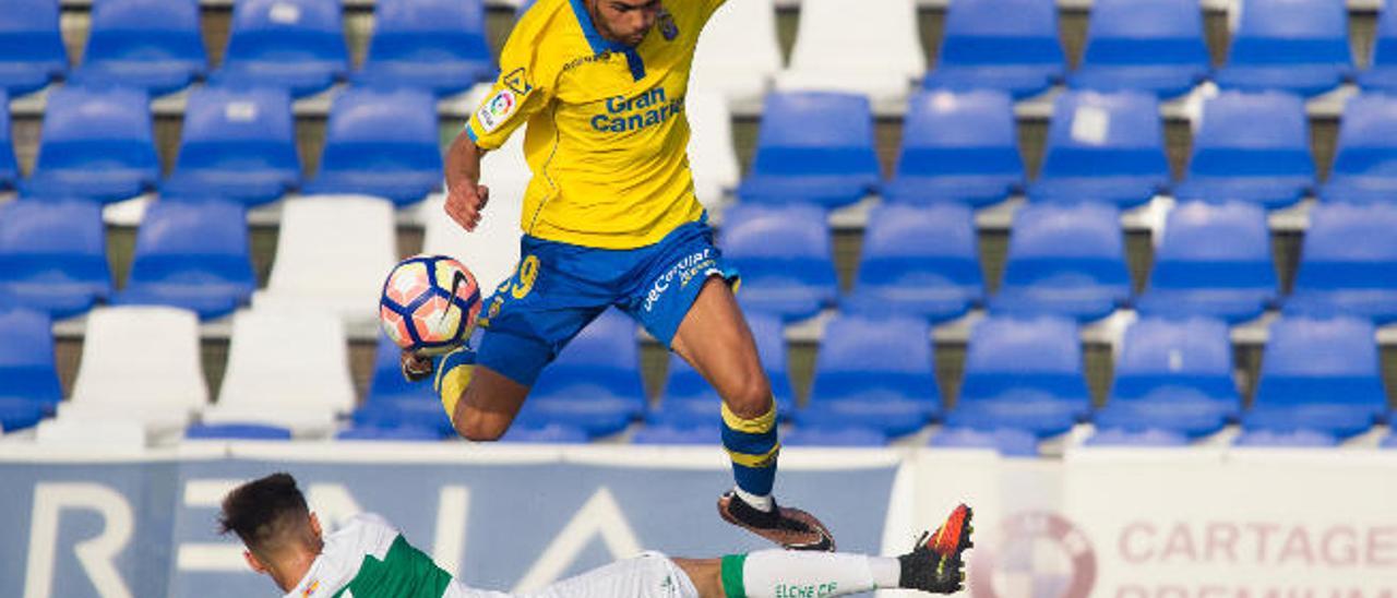 Benito en una acción del partido frente al Elche en Murcia.