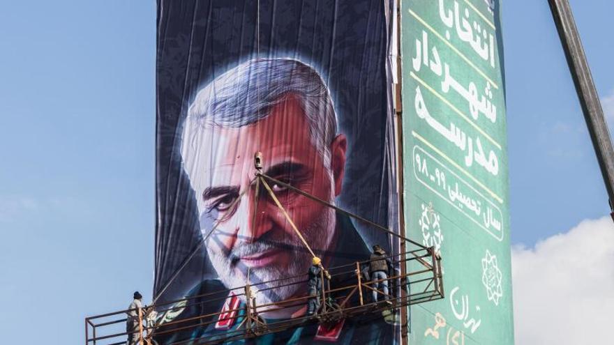 Cartel con la imagen de Qasem Soleimani.