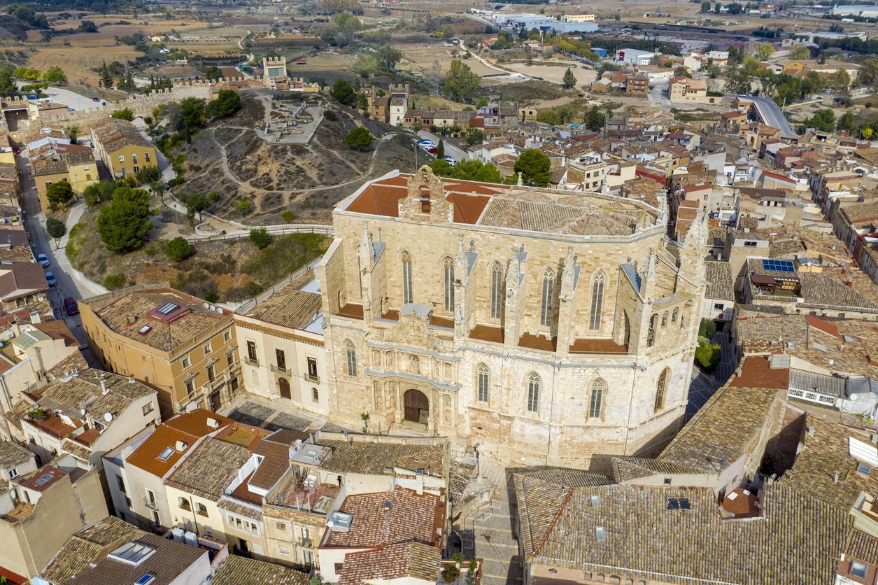 La Iglesia de Santa María de Montblanc, el pueblo medieval por el que pasa la ruta del Císter