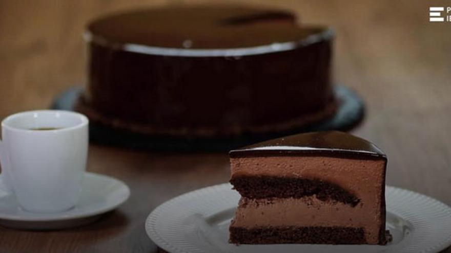 Así puedes hacer un bizcocho de chocolate bajo en calorías, sin gluten y fácil