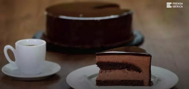 Así puedes hacer un bizcocho de chocolate bajo en calorías, sin gluten y fácil