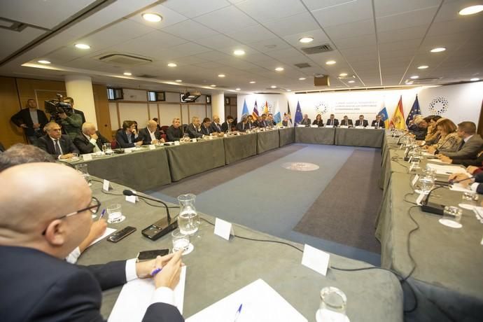 28.01.20. Las Palmas de  Gran Canaria. Cumbre sobre el transporte y la movilidad de los territorios extrapeninsulares. Presidencia del Gobierno de Canarias. Foto Quique Curbelo