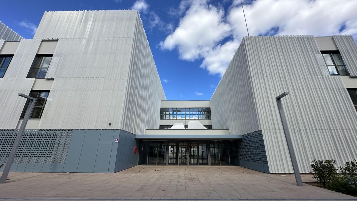 Exterior del centro de salud Roís de Corella, en Gandia.