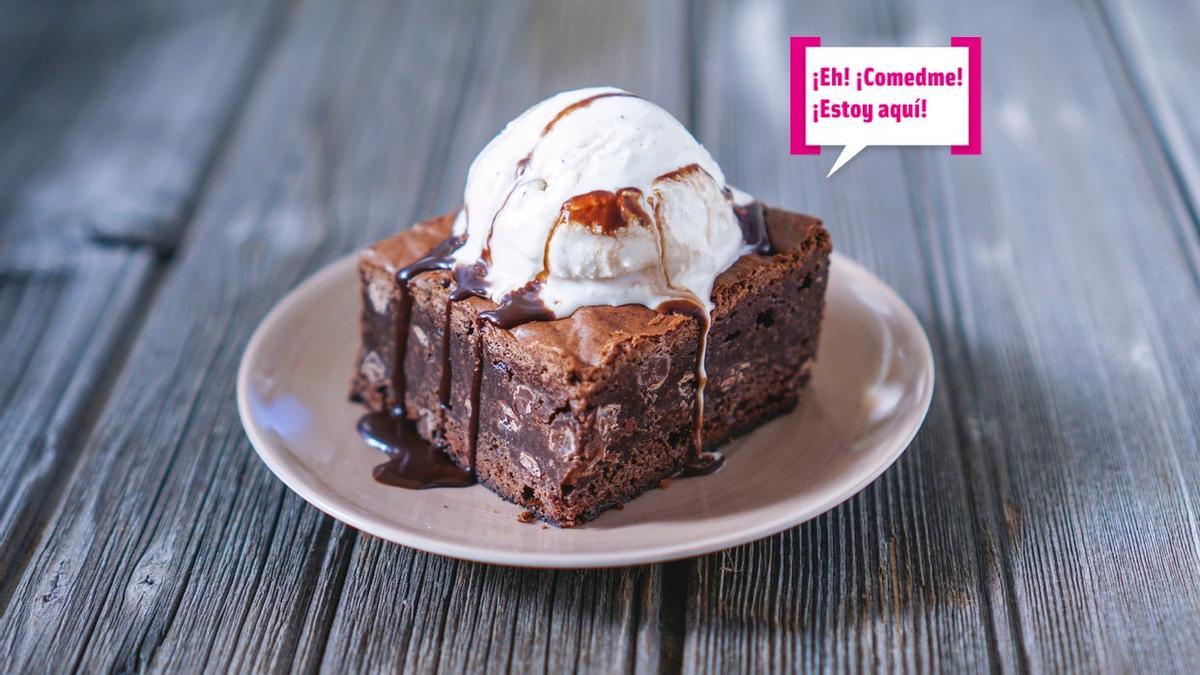 Brownie de chocolate y helado