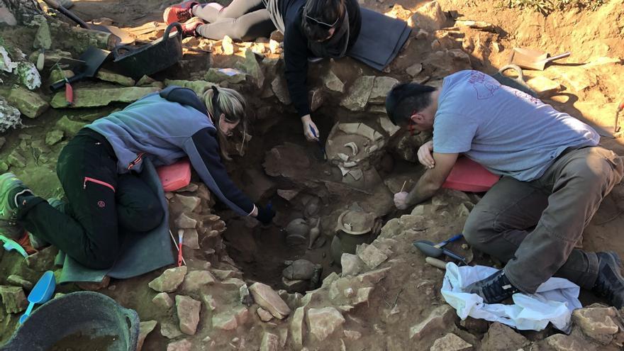 Troben noves tombes de la primera edat del ferro i d&#039;època romana a Vilanera, a l&#039;Escala