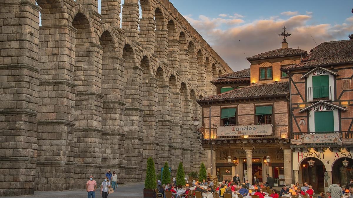 Plaza de Segovia, con el Acueducto y Cándido