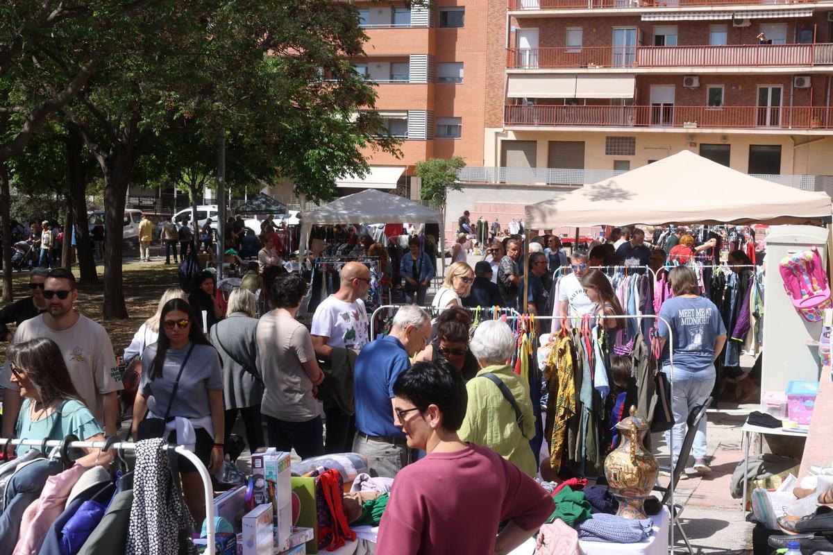 Vuitanta parades omplen les places d'Anna Solà Sardans i d'Assumpció Balaguer Golobart