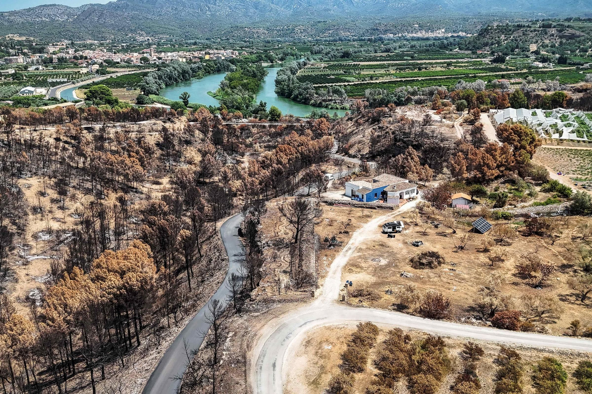 Les fotos de l'incendi de Paüls a vista de dron