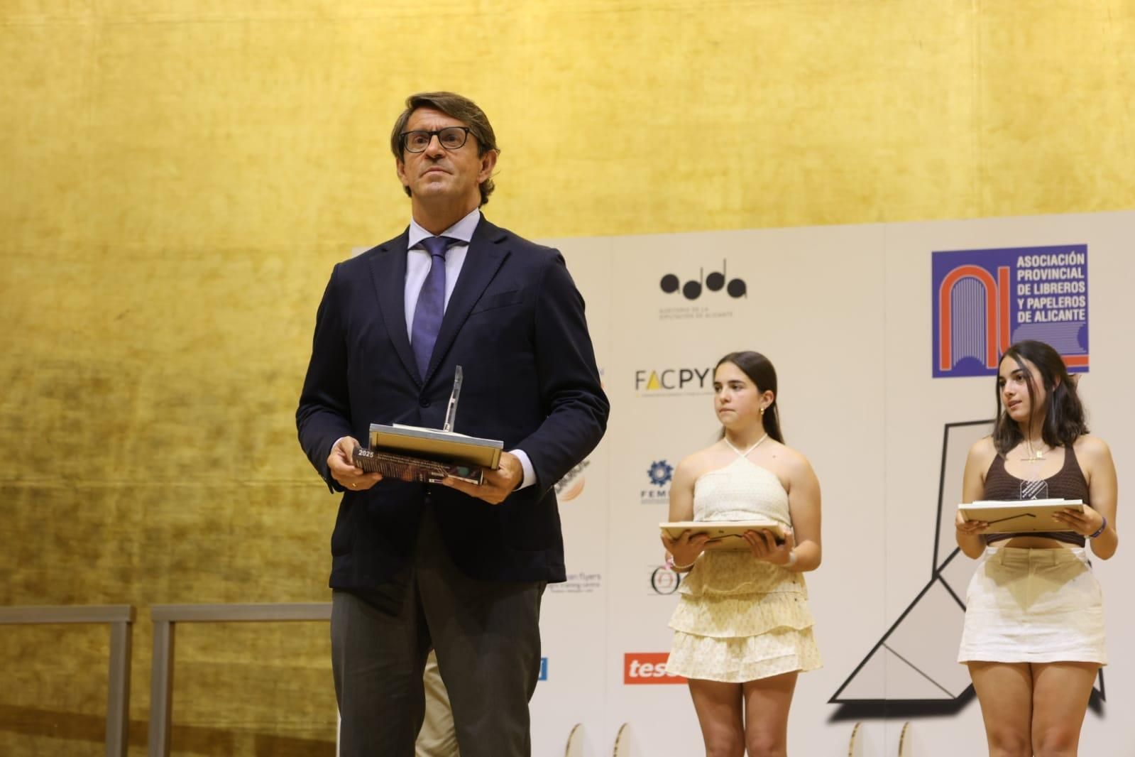 Entrega de premios en el ADDA del XX Concurso de los Mejores Relatos Breves Juveniles de la Provincia de Alicante